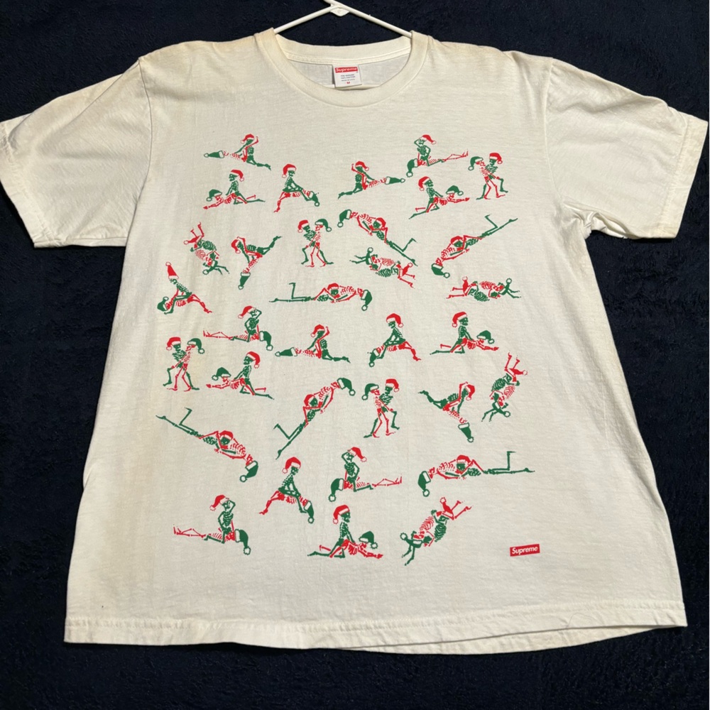 Supreme Christmas skull limited edition 2017 graphic t-shirt